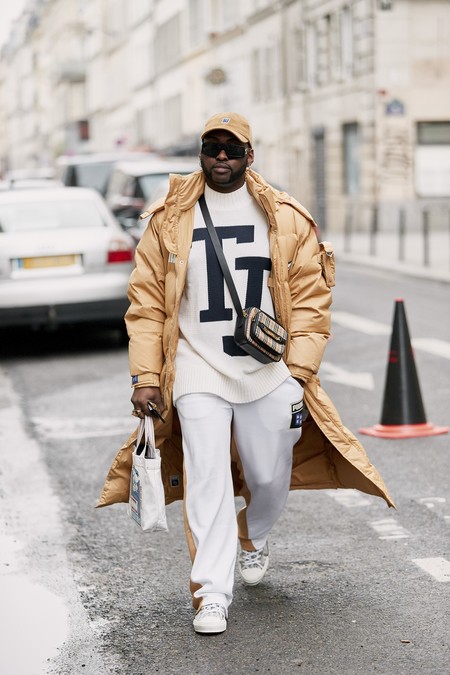 El mejor streetstyle de la semana: los plumíferos se convierten en la mejor opción contra la ola de frío