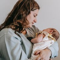 La ‘fórmula mágica’ para dormir a tu bebé existe y está en tus brazos. Prueba este método científico japonés 