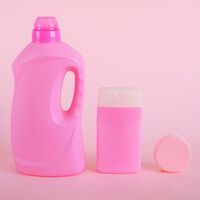 Deja de tirar los envases de detergente líquido: 5 ideas para reciclarlos y darles una segunda vida en casa 