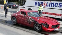 Dolorpasión™: El estreno de un SLS AMG, contra un autobús
