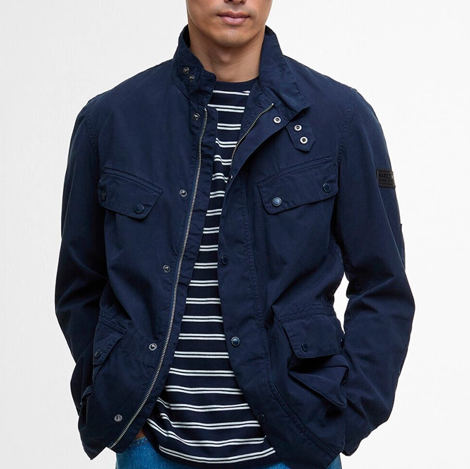 Chaqueta de hombre de algodón teñido con bolsillos
