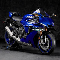 La Yamaha R1 no estaba muerta, solo se estaba tomando un descanso. El icono de las superbikes va a volver a la carretera con matrícula y mucha aerodinámica 