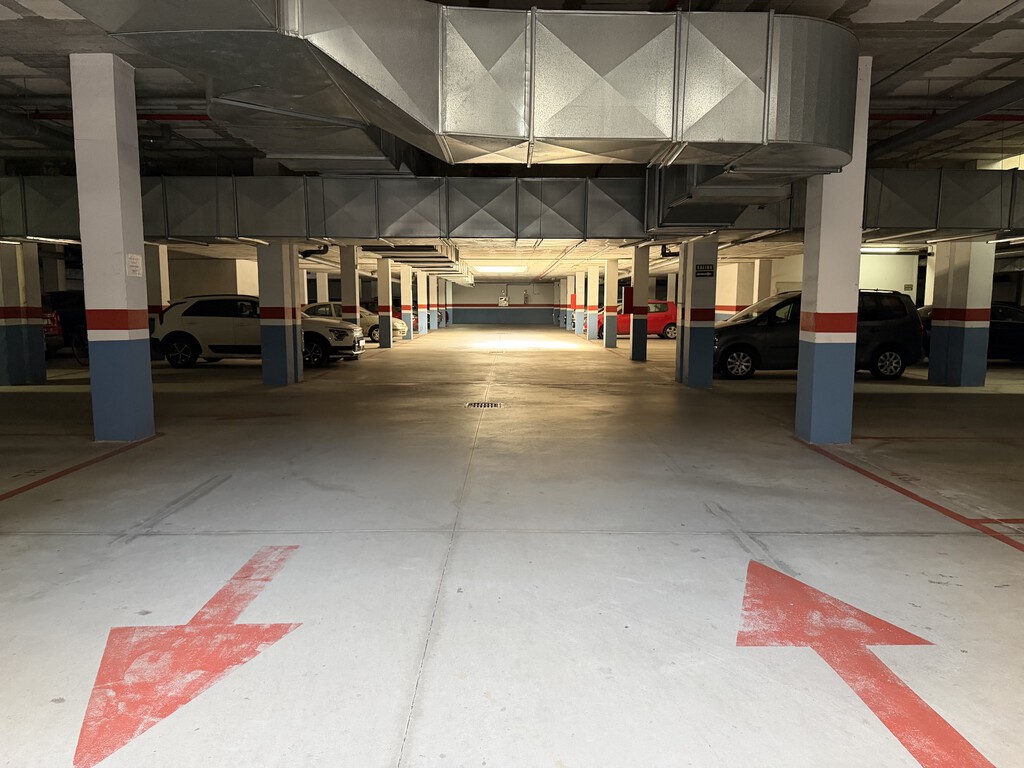 No se pueden vender ni alquilar plazas de garaje como estas: en Alicante lo están haciendo y no es legal