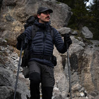 Decathlon trae como novedad su chaqueta tipo plumífero que resiste a la lluvia y no ocupa espacio en el armario 