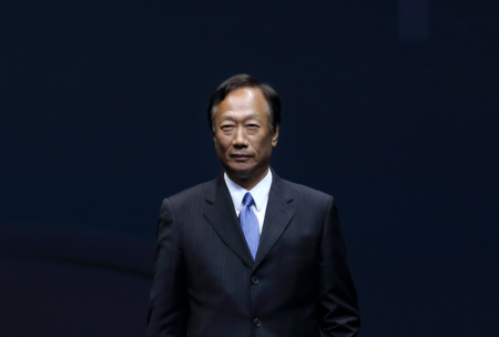 El CEO de Foxconn advierte, aún falta mucho para que comiencen a producir el iPhone en EEUU