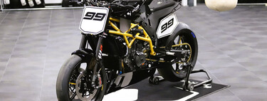 La naked más radical que vas a ver es este lobo negro con corazón de KTM para correr a lo hooligan en EE.UU