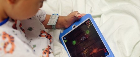 Un estudio demuestra que usar el iPad relaja a los niños que van a pasar por el quirófano