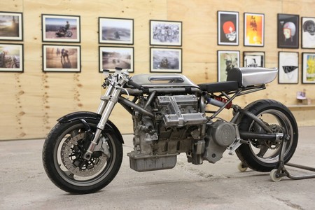 Gente con tiempo libre nivel: crear una moto partiendo del motor V6 de un coche Maserati