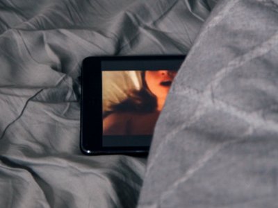 Una persona asegura haber creado un programa que vincula fotografías de mujeres en las redes sociales con vídeos de Pornhub