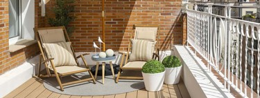 Los interioristas coinciden: El error que hace que una terraza parezca más pequeña es llenarla de muebles 