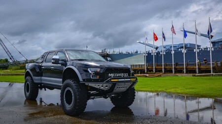 Casi blindada, con 482 CV y ¡diésel! La MegaRexx MegaRaptor es una descomunal Ford F-250 impensable en Europa