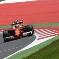 ¿Quién frena más tarde, un Fórmula 1 o una MotoGP?