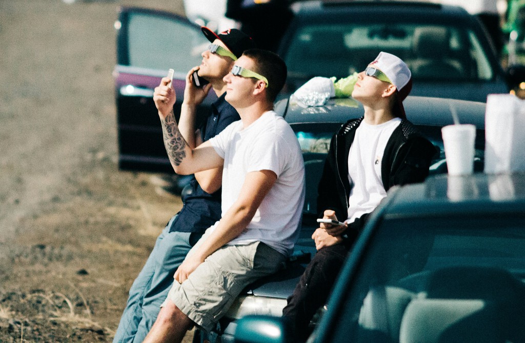 Esto es lo que dicen la NASA y los expertos sobre sacar fotos del eclipse con un teléfono inteligente