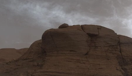 Los días nublados en Marte no son comunes: Curiosity capta unas extrañas nubes de colores en el cielo del planeta rojo