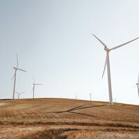 España produce el 84 % de su energía renovable en el campo. El problema es que muchos de sus beneficios no se quedan allí
