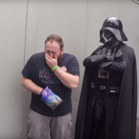 El sueño de todo fan de Star Wars: enterarte de que vas a tener un bebé junto a Darth Vader