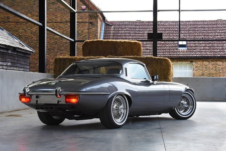Jaguar E-Type 1974 restomod
