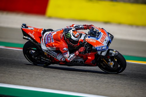Jorge Lorenzo golpea Aragón y se adjudica la pole por delante de Andrea Dovizioso y Marc Márquez