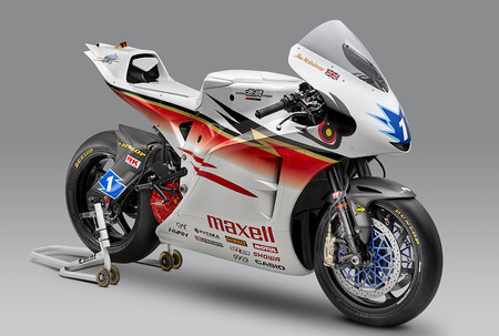 Así es la Mugen Shinden Roku, la moto eléctrica con la que Martin y McGuiness volarán en el IOMTT