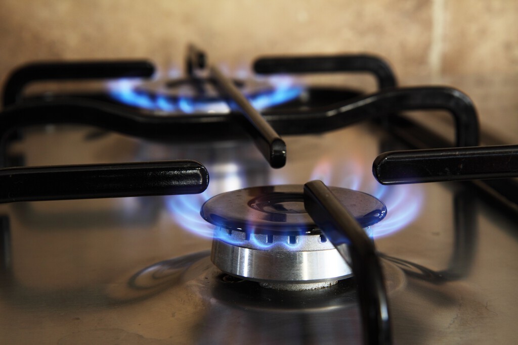 Aún queda mucho invierno, y esta es la tarifa de gas más barata ahora mismo para cocinar y encender la calefacción, según la OCU  
