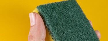 Tu estropajo de cocina tiene más patógenos que el váter de tu casa: esto es lo que deberías usar en su lugar para fregar los platos