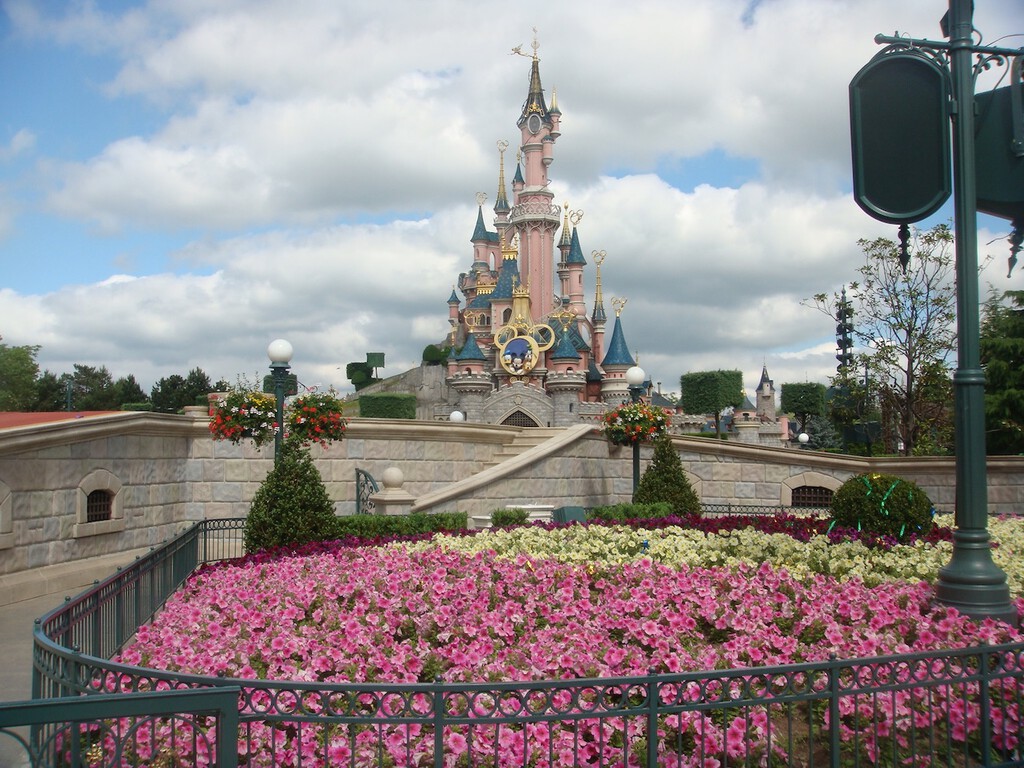 Disney ha invertido más de 5.700 millones de euros en Disneyland París. Todavía no ha recuperado ni la mitad de esa cantidad