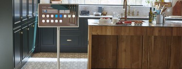 LG ha puesto ruedas y batería a su nueva tele para que puedas moverla por la casa: así es la LG StanbyME