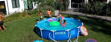 Sin gastar en depuradora ni cloro: el mejor consejo que he probado para mantener el agua de la piscina limpia cuando acaba el verano 