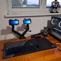 Para qué dos monitores si puedes usar dos teléfonos como pantalla: la "brillante" idea de este jugador