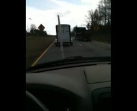 Hay gente con mucha suerte edición XXXII: un listón de madera atraviesa el parabrisas