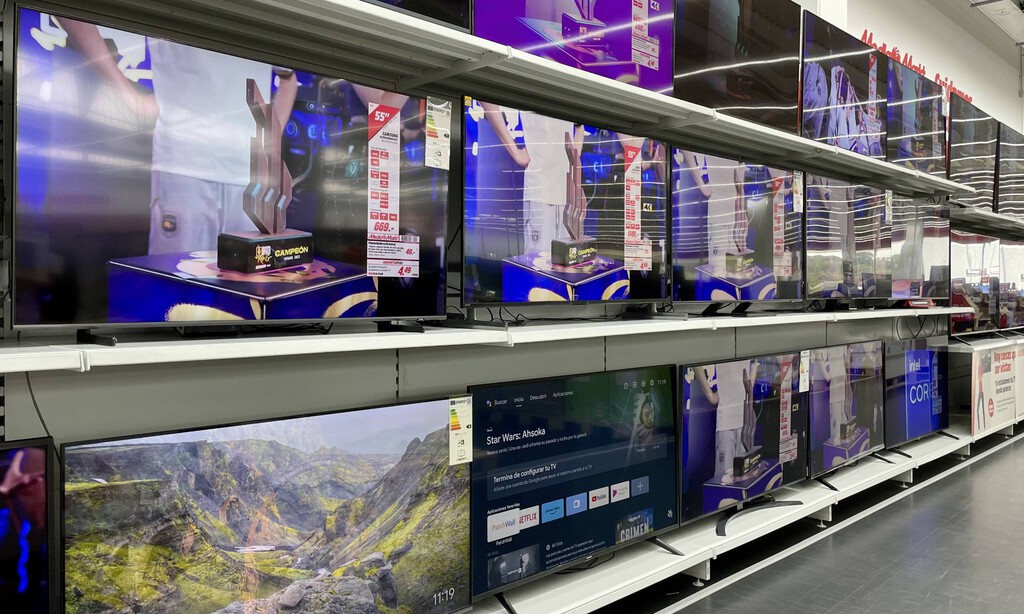 De 1.099 a 499 euros: MediaMarkt tumba el precio de esta tele QLED Samsung de 65 pulgadas con IA