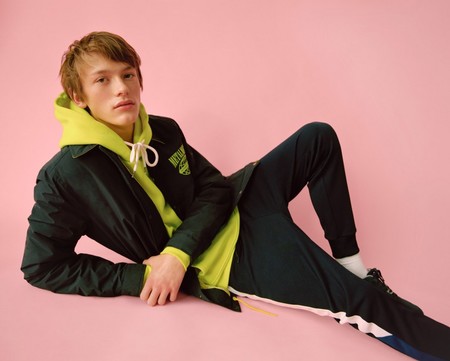 Los tonos neón invaden el adelanto de primavera de Pull&Bear en su nueva colección