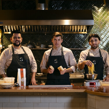 El restaurante de pasta que triunfa en Barcelona haciendo la carbonara solo un día a la semana: “Si la pones en la carta la gente solo pide eso” 
