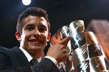MotoGP 2014 premios FIM, cosa de hermanos y amigos