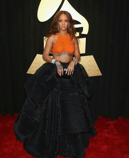 Era de esperar: Rihanna no deja indiferente a nadie con su look para los Grammy 2017  