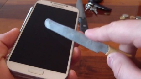 La tecnología Gorilla Glass 3 del Samsung Galaxy S4 a prueba en un curioso vídeo