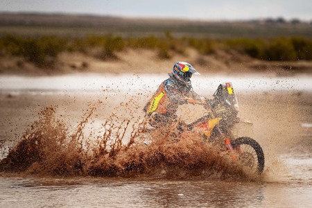 Debacle en el Dakar: Benavides se pierde, van Beveren abandona y Walkner se queda el liderato
