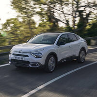 El Citroën C4 X llega para complicar la vida al Renault Arkana con el mismo planteamiento y un precio más bajo