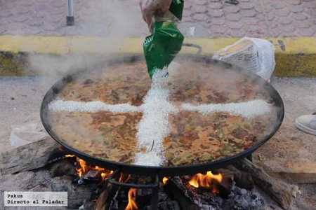 ¿En qué se diferencian la paella, el arroz al caldero y el arroz a banda?