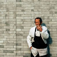 China es el último país del mundo donde fumar sigue estando de moda. Y eso está pagando las facturas del Estado