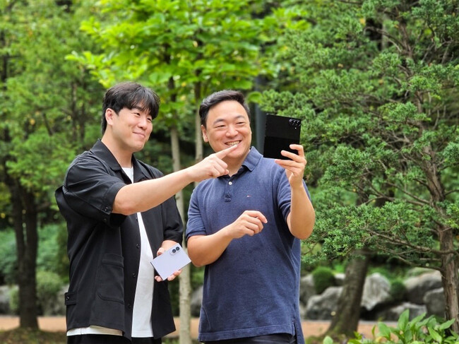Las Personas Detras De Las Innovaciones En La Camara De La Serie Galaxy Z