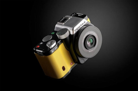 Pentax K-01: Pentax pone la tecnología más vanguardista y Marc Newson el diseño