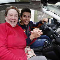 Marc Márquez aparece de paisano en Villamartín y sorprende a todo el pueblo 