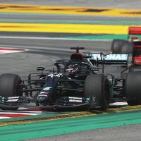 Lewis Hamilton domina en Barcelona con ocho décimas de ventaja sobre Max Verstappen