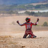 "La telemetría lo demuestra". Pecco Bagnaia cree que Álex Márquez lo tiró a propósito en MotorLand, pero los comisarios no le apoyan 