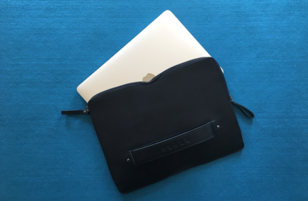 Carry-On Folio Sleeve de Mujjo, la funda para MacBook más elegante hasta el momento