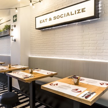 Comer y socializar, así del claro es el lema de la nueva hamburguesería AviBurger en Madrid
