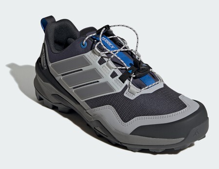 Adidas Rebaja La Zapatilla Que Parece Una Bota De Montana Pero Que Es El Diseno Mas Tecnico Y Molon Para Conquistar El Asfalto En Cualquier Look
