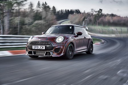 ¿Más de 300 hp en un MINI? El John Cooper Works GP está a la vuelta de la esquina