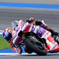 Jorge Martín lidera el triplete español pese a una caída y a "apedrear" a Marc Márquez en Tailandia